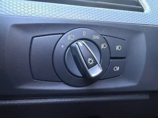 BMW 318 d Navigation Sport 34