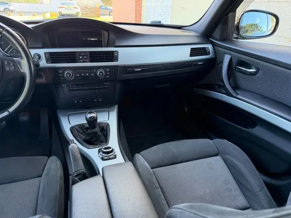 BMW 318 d Navigation Sport 36