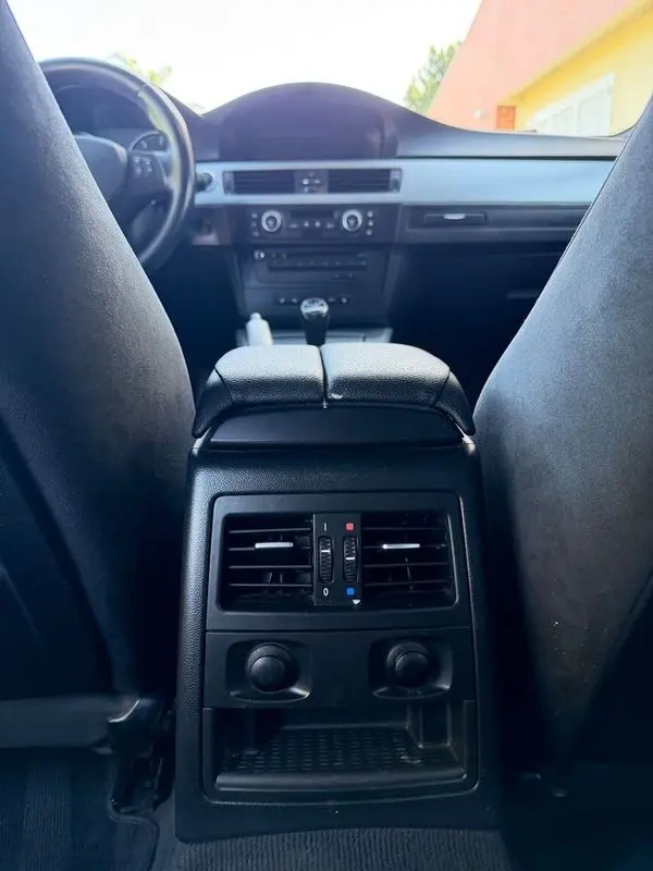 BMW 318 d Navigation Sport 37