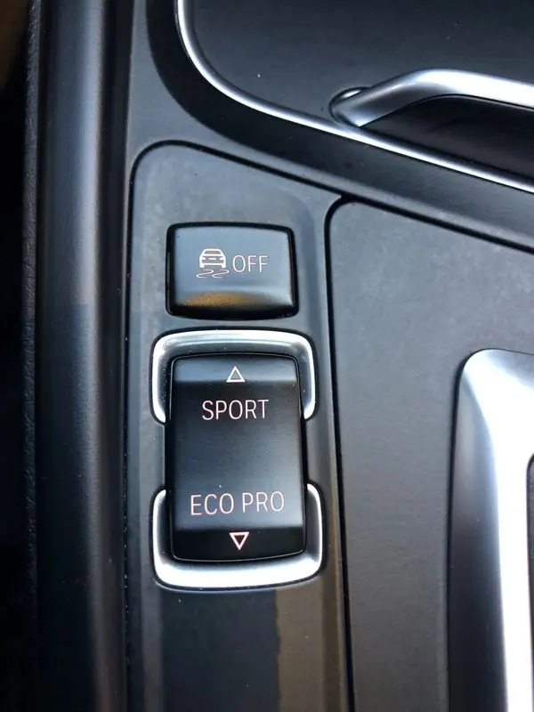 BMW 320 d Sport-Aut. Efficient Dynamics Edition Sport Line 32