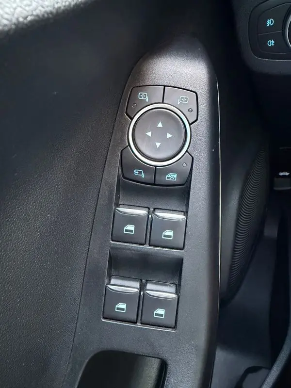 Ford Puma 1.0 EcoBoost Hybrid TITANIUM 42