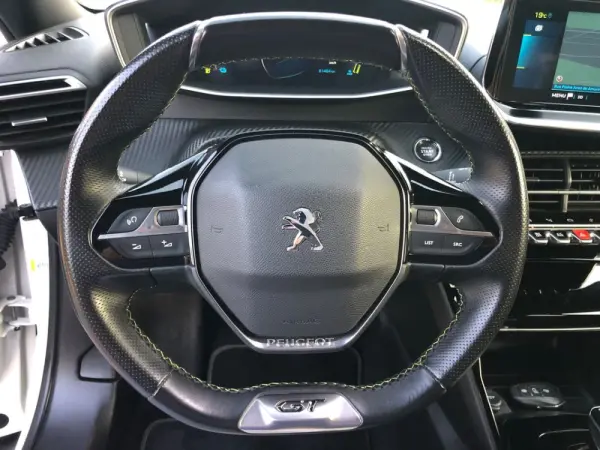Peugeot e-2008 GT+ 12