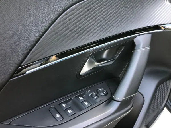 Peugeot e-2008 GT+ 31
