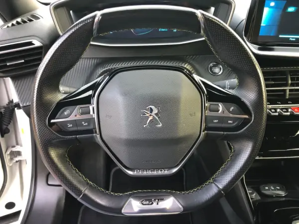 Peugeot e-2008 GT+ 32