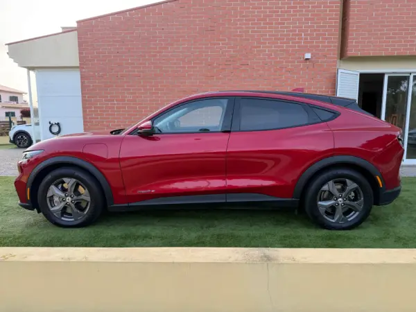 Ford Mustang Mach-E Standard • 75,7 kWh • 294 CV 3