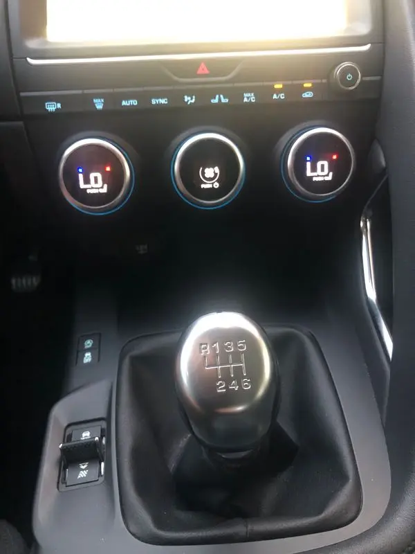 Jaguar E-Pace 2.0 i4D S 13