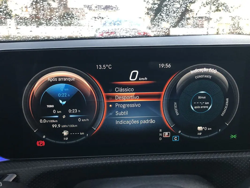 Mercedes-Benz A 250 e Progressive 13