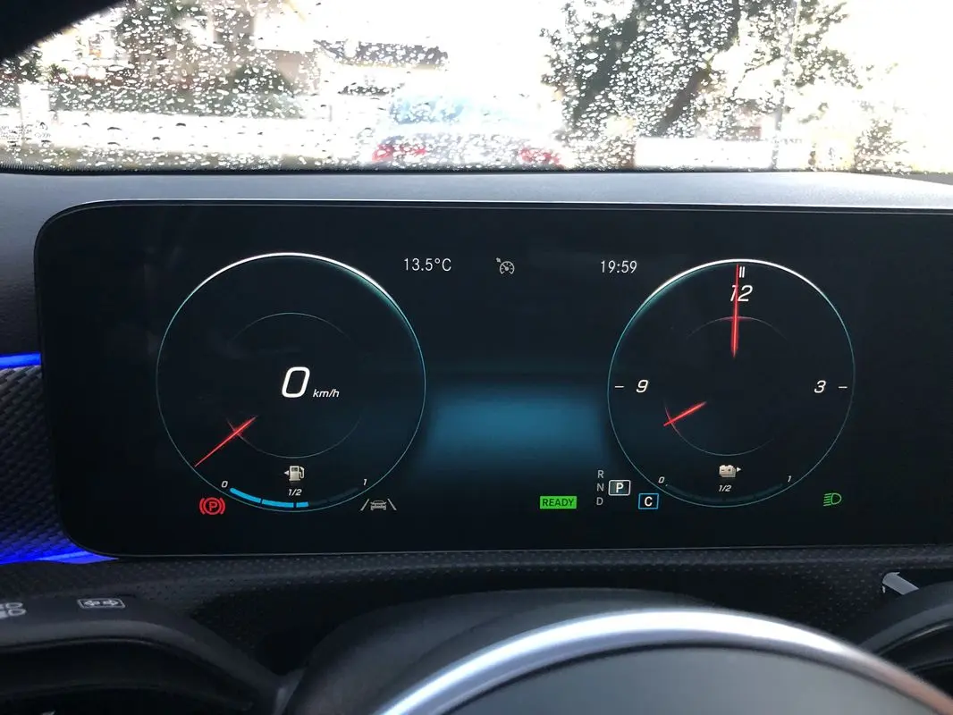 Mercedes-Benz A 250 e Progressive 26