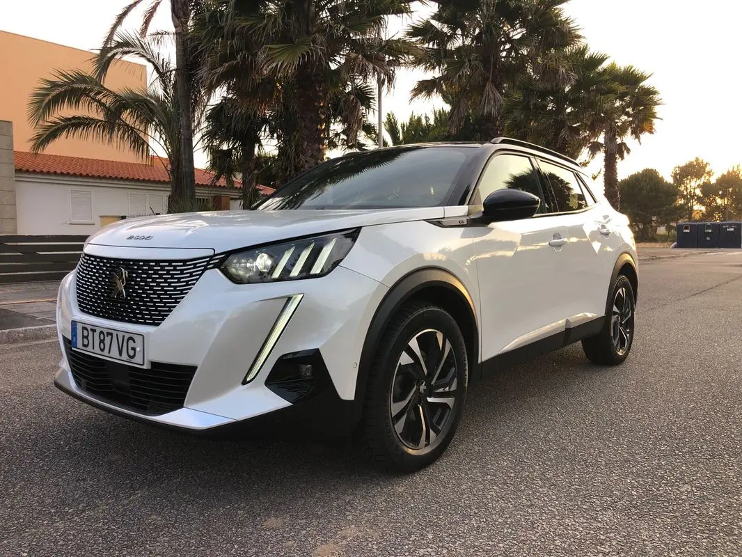 Peugeot e-2008 GT+ 2