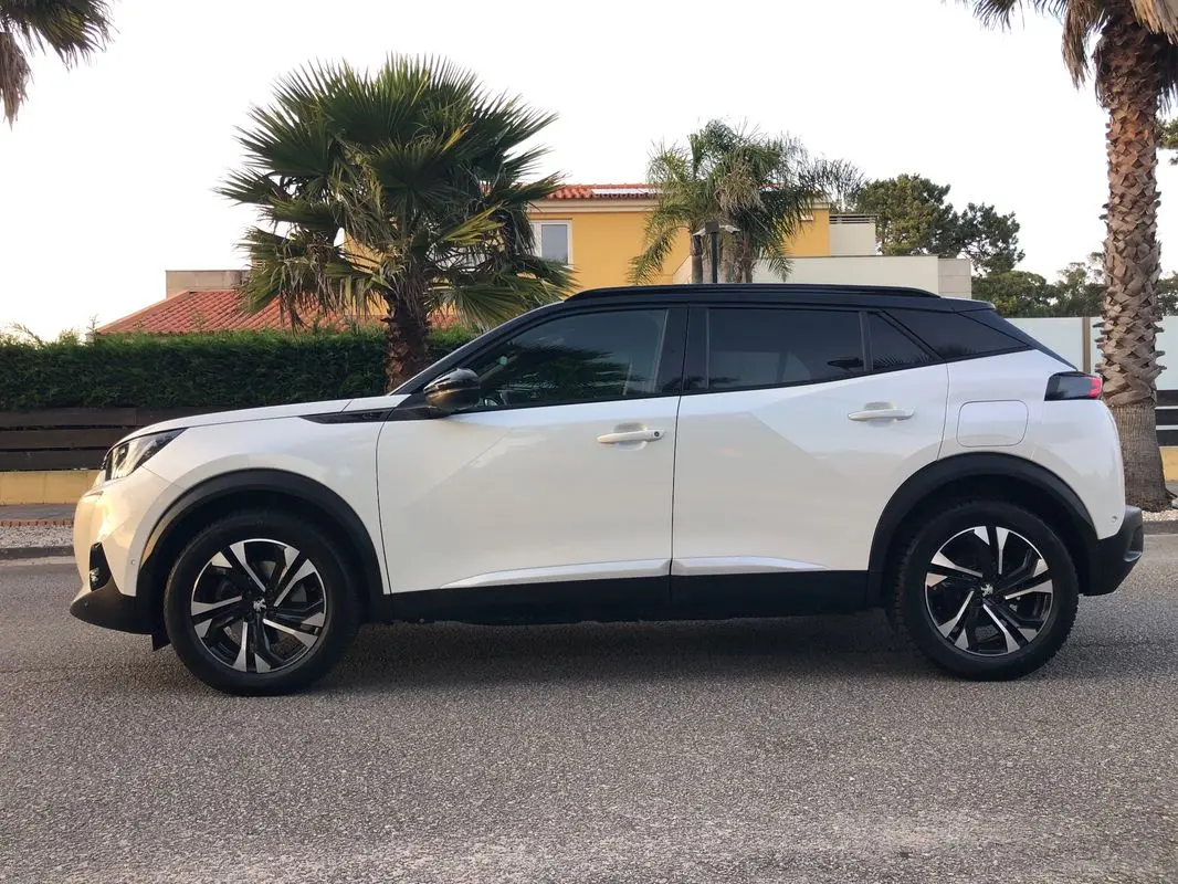 Peugeot e-2008 GT+ 4