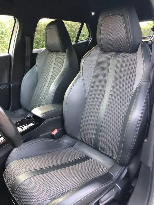 Peugeot e-2008 GT+ 11