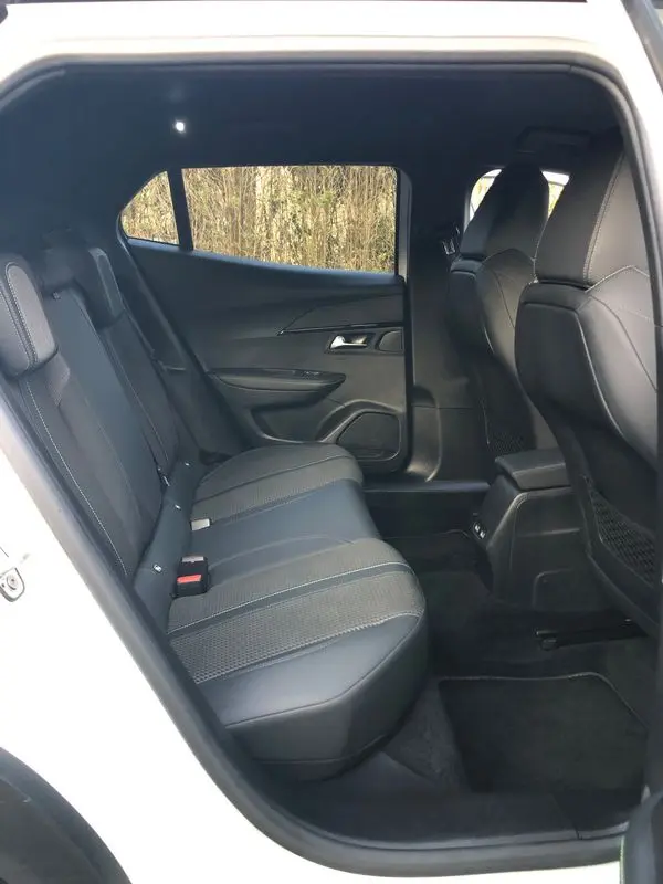 Peugeot e-2008 GT+ 13