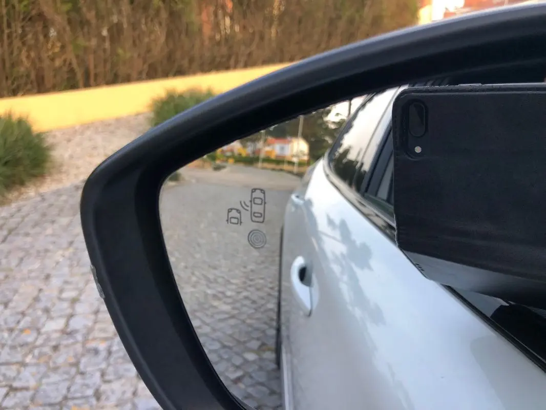 Peugeot e-2008 GT+ 14