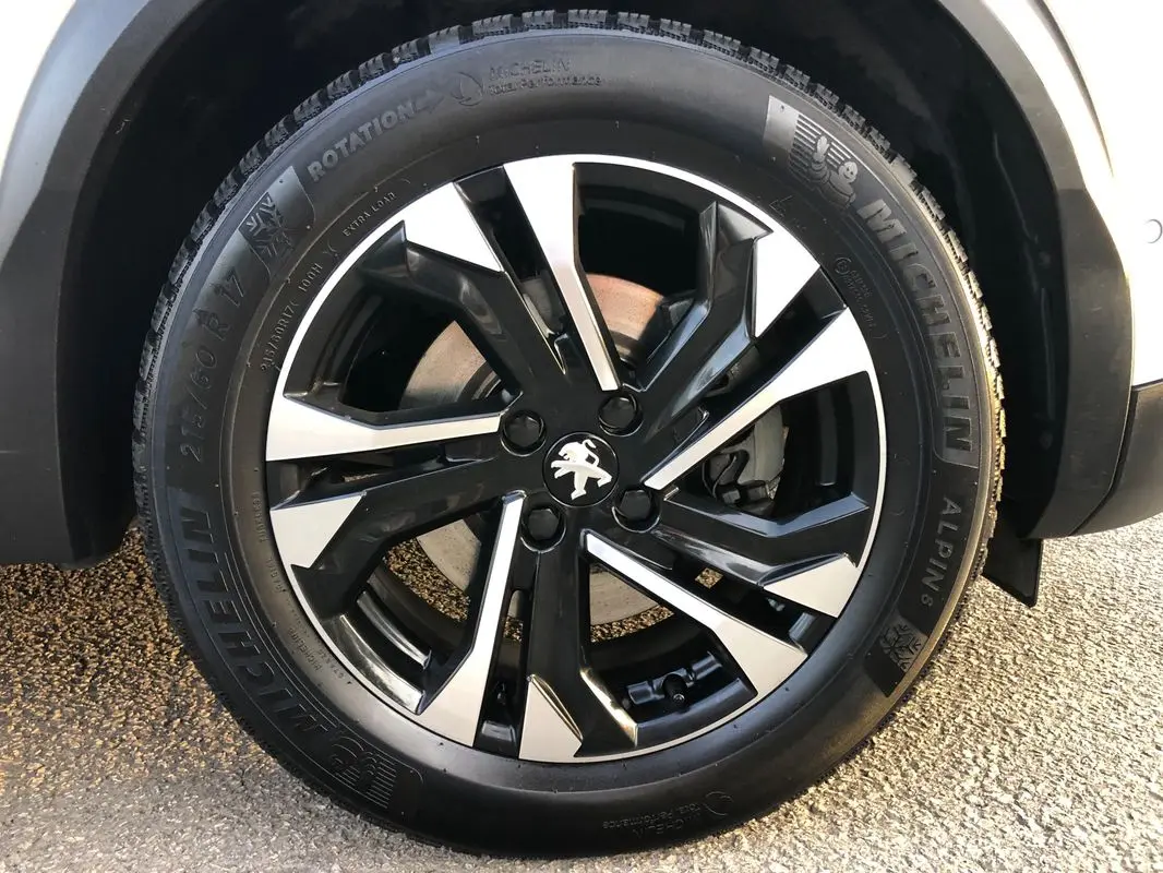 Peugeot e-2008 GT+ 28