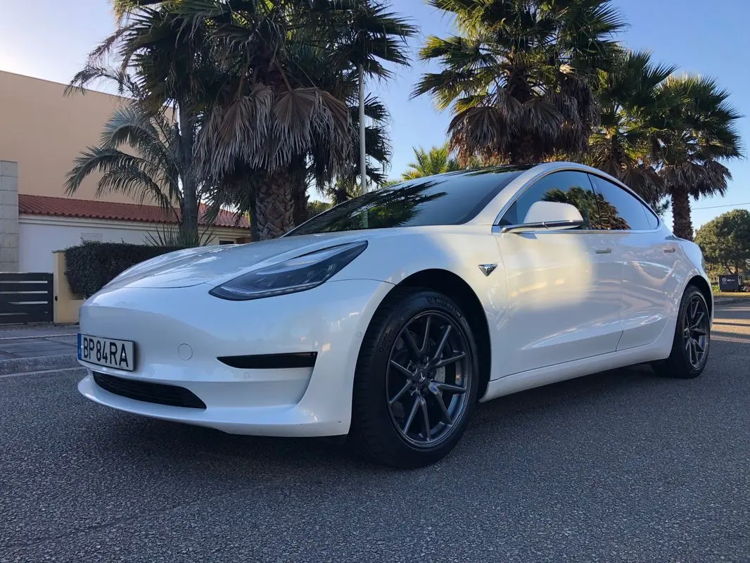 Tesla Model 3 Standard Range Plus RWD 1