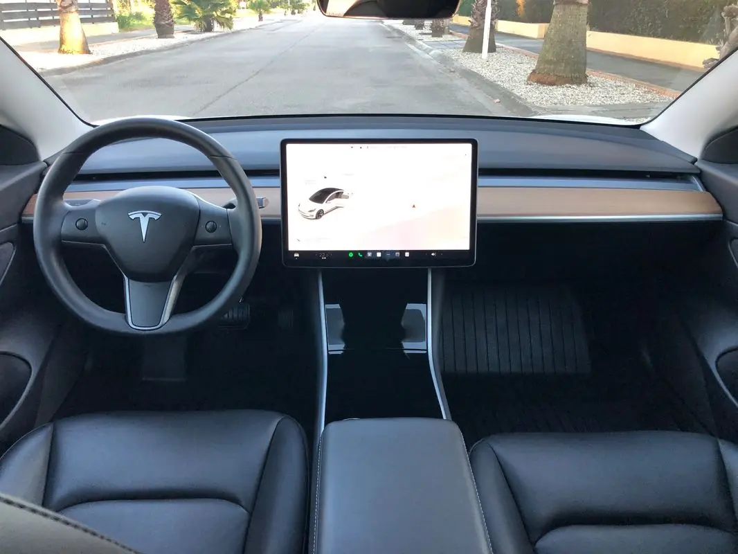 Tesla Model 3 Standard Range Plus RWD 6