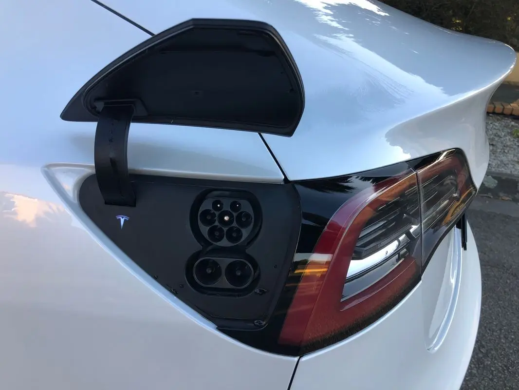 Tesla Model 3 Standard Range Plus RWD 34