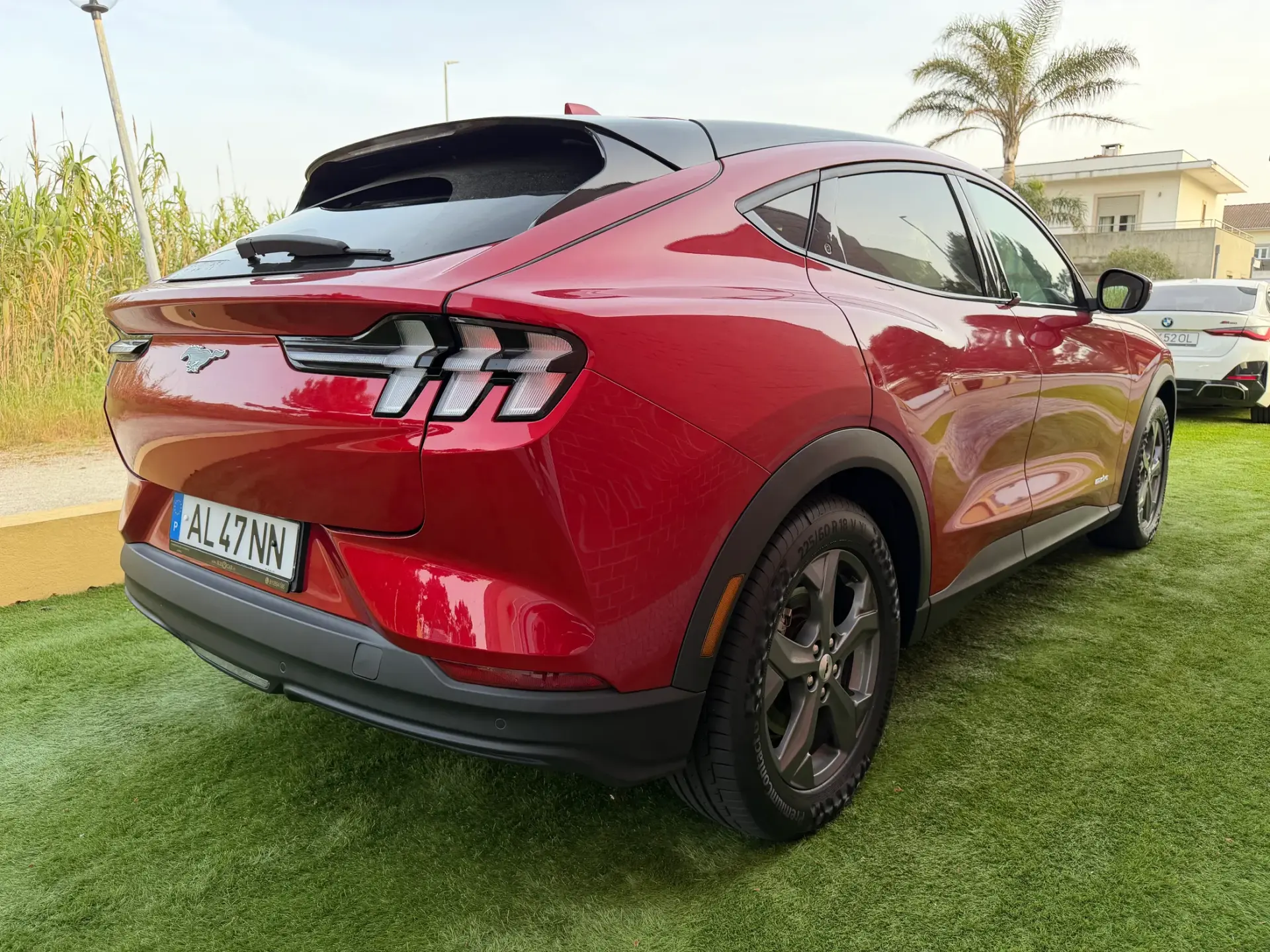 Ford Mustang Mach-E Standard • 75,7 kWh • 294 CV 4