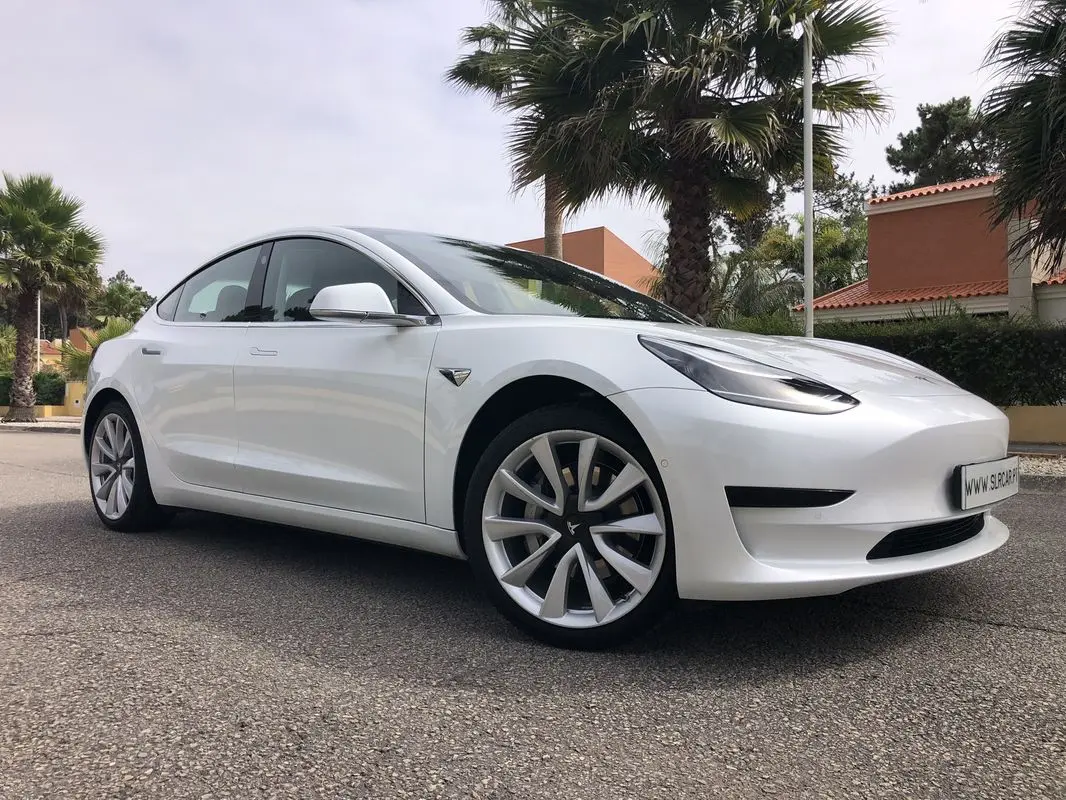 Tesla Model 3 Standard Range Plus RWD 1