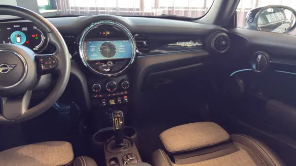 MINI 3 Portas Cooper SE Camden Edition 9