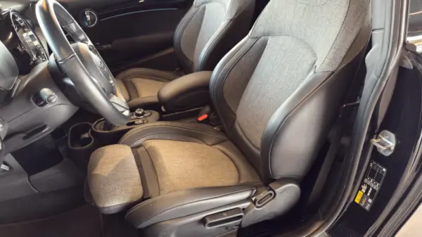 MINI 3 Portas Cooper SE Camden Edition 14