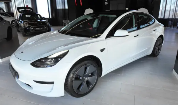 Tesla Model 3 Standard Range Plus RWD 6