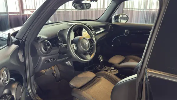 MINI 3 Portas Cooper SE Camden Edition 12