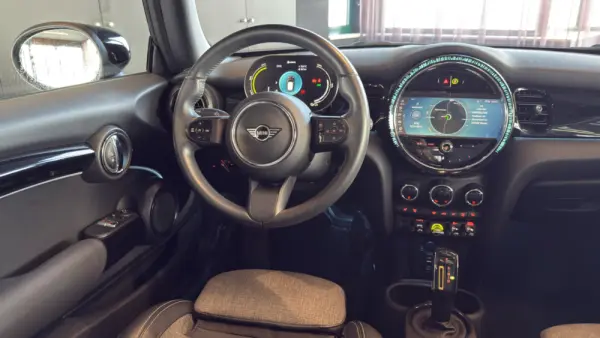 MINI 3 Portas Cooper SE Camden Edition 8