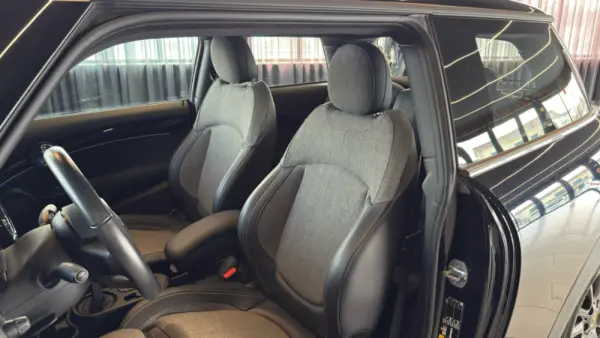 MINI 3 Portas Cooper SE Camden Edition 13