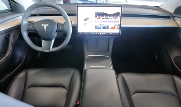 Tesla Model 3 Standard Range Plus RWD 17