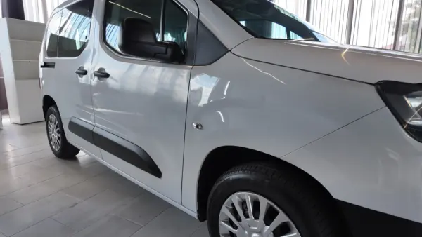 Toyota Proace City Verso 1.5D L1 Comfort 8