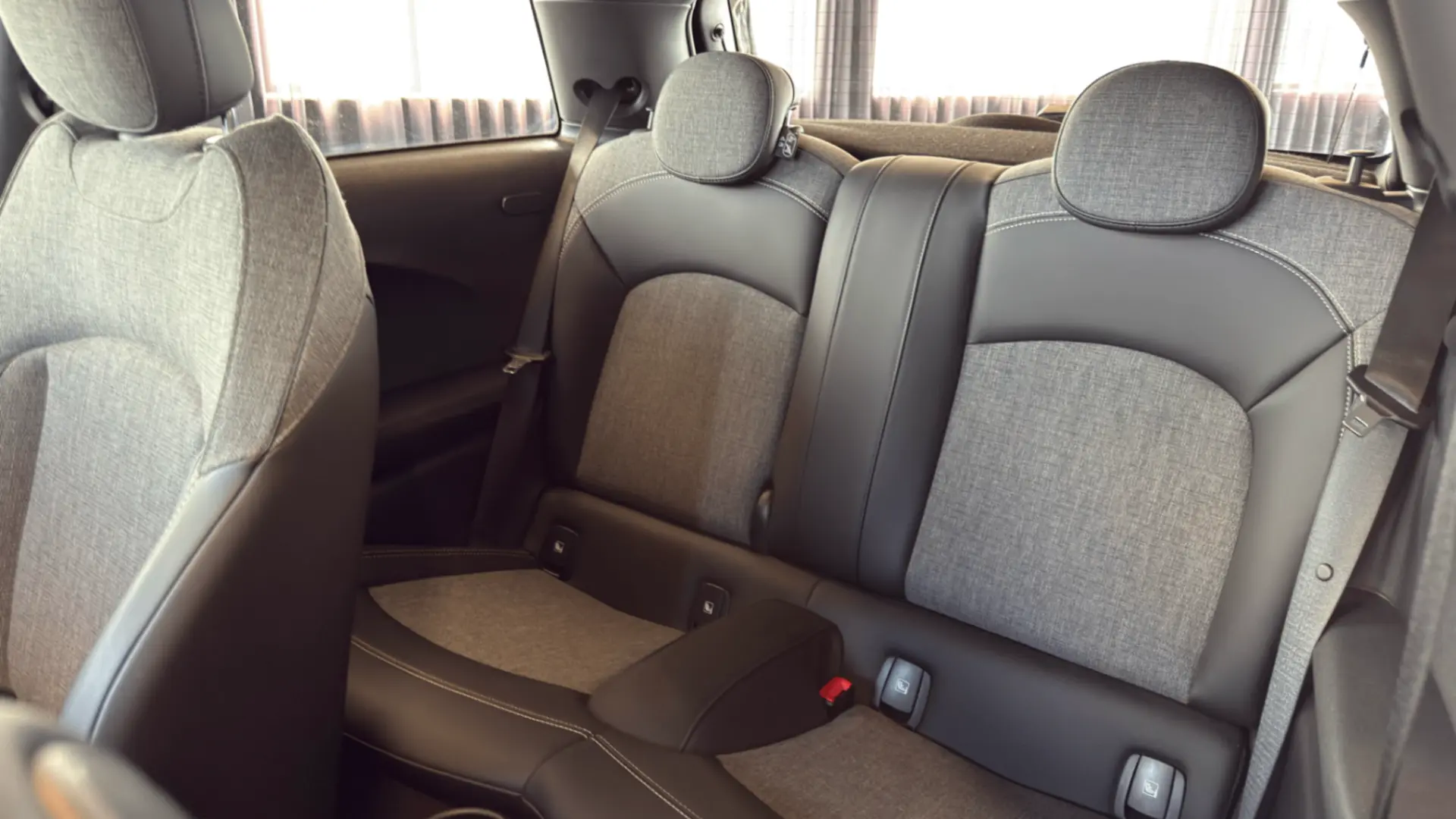 MINI 3 Portas Cooper SE Camden Edition 15