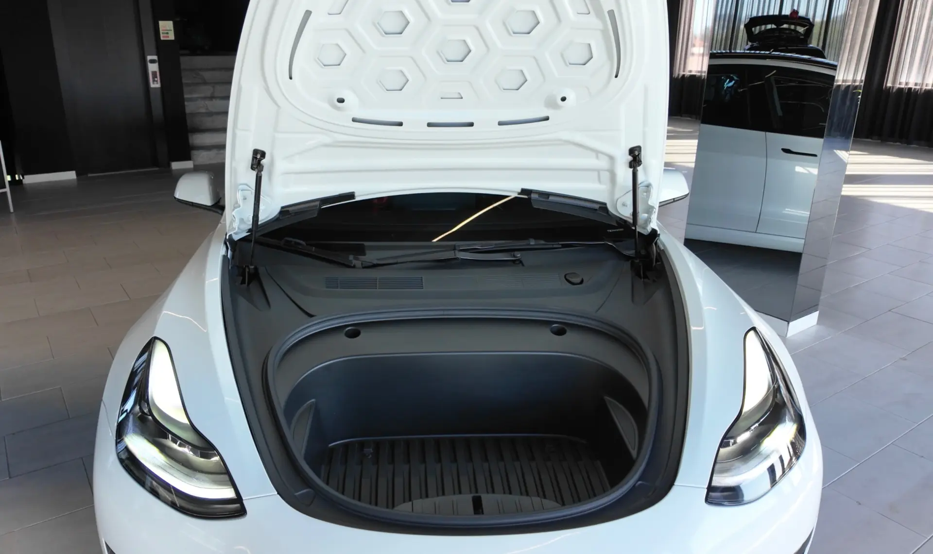 Tesla Model 3 Standard Range Plus RWD 4