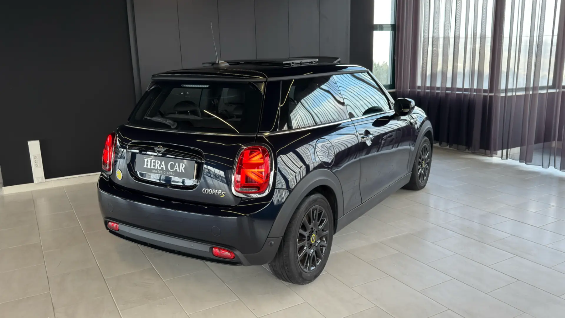 MINI 3 Portas Cooper SE Camden Edition 4