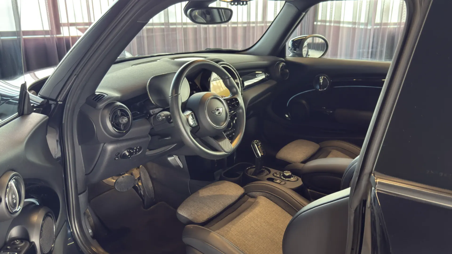 MINI 3 Portas Cooper SE Camden Edition 12