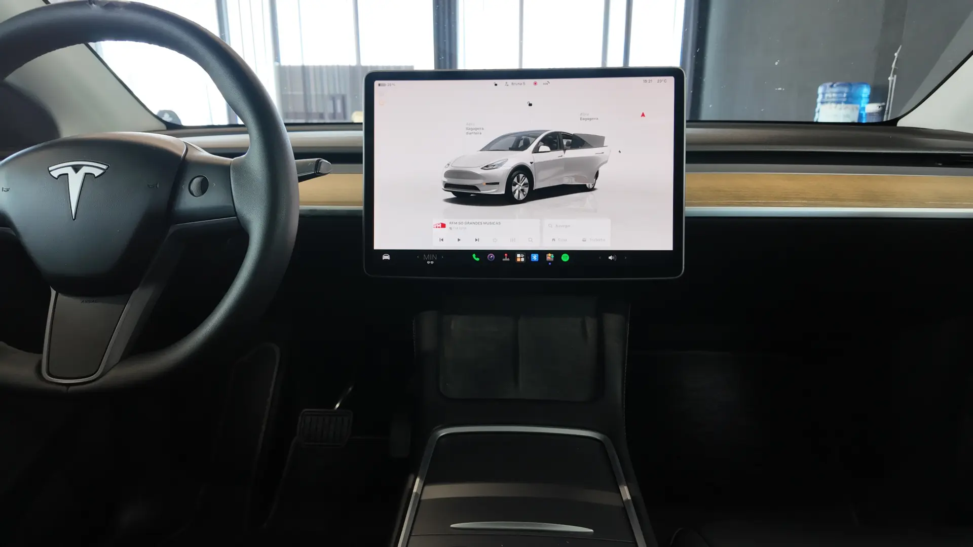 Tesla Model Y Long Range Tração Integral Premium 17
