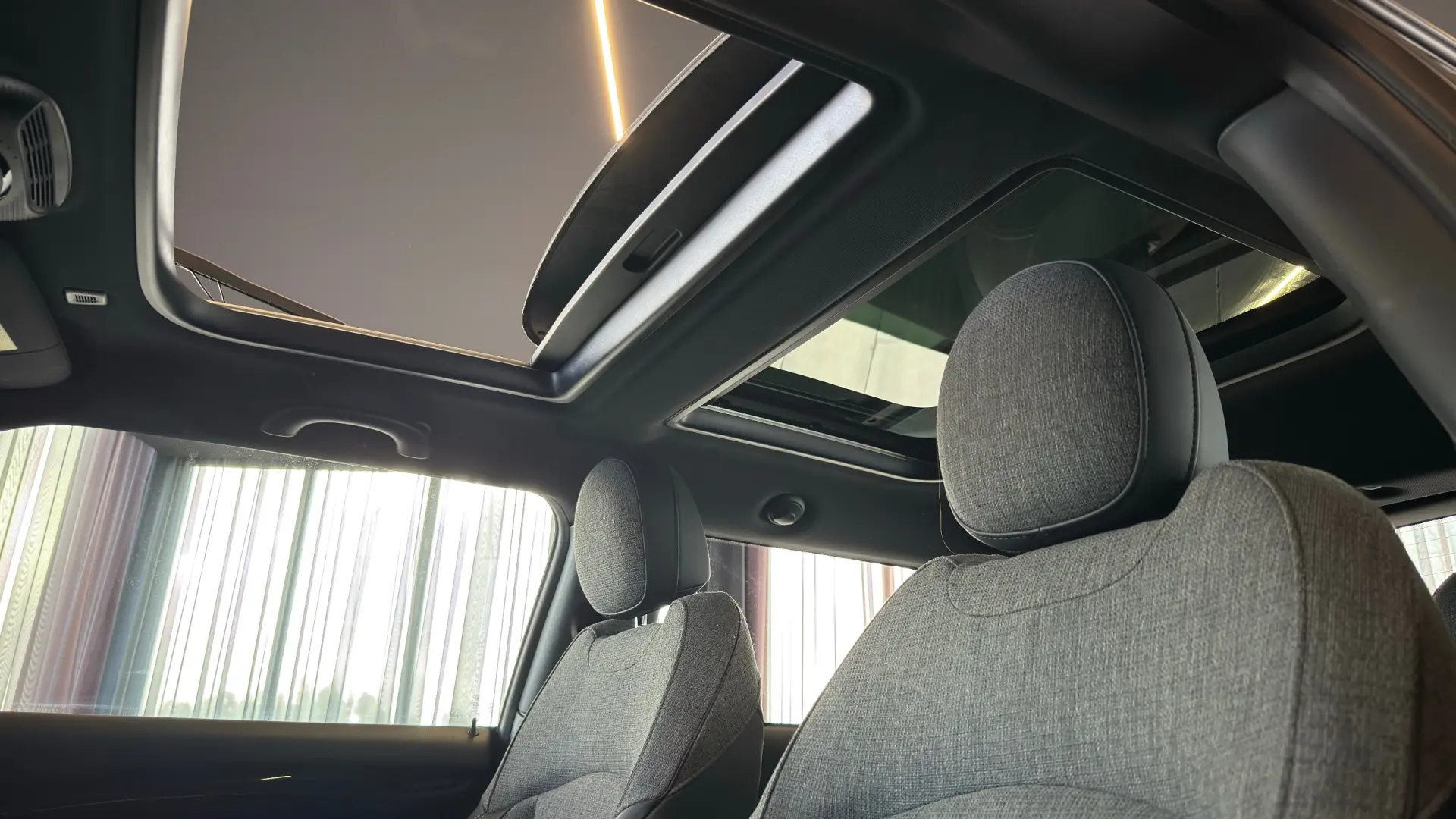 MINI 3 Portas Cooper SE Camden Edition 11