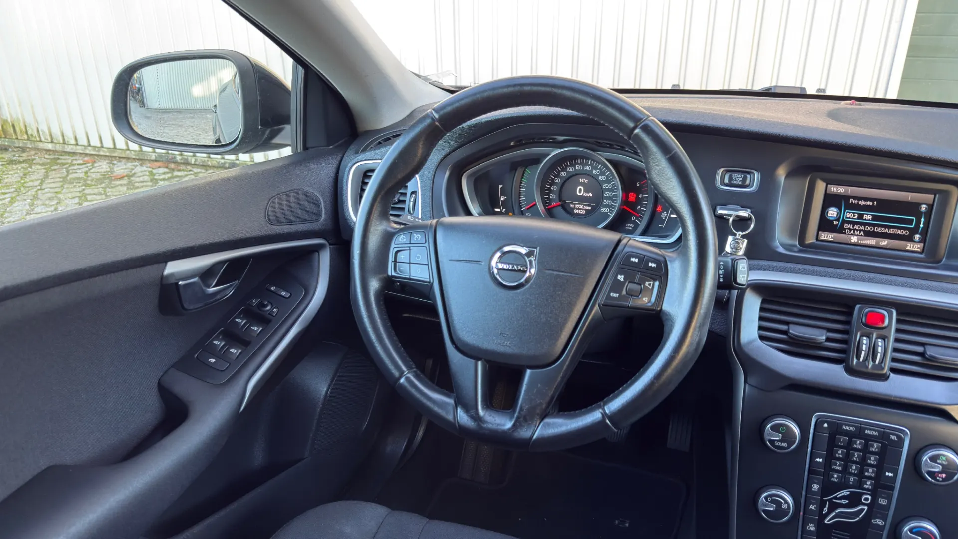 Volvo V40 2.0 D2 Momentum 10