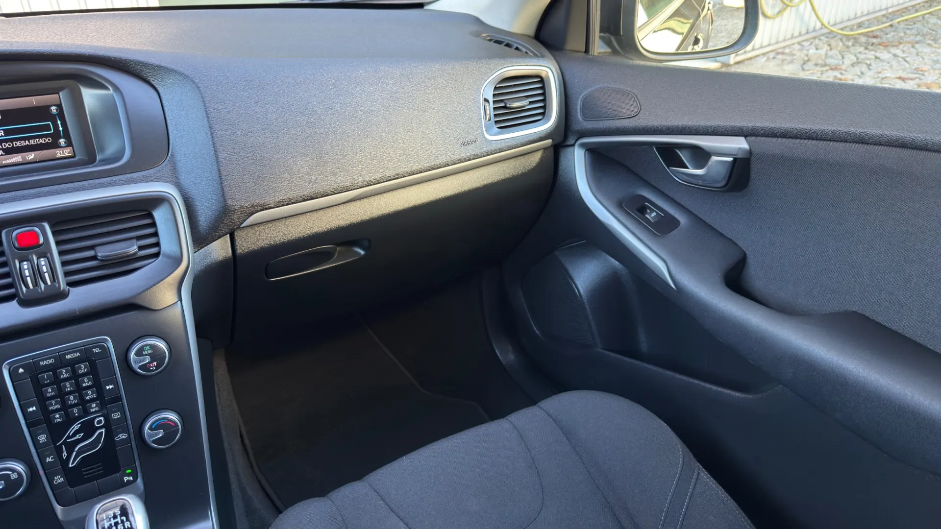 Volvo V40 2.0 D2 Momentum 12