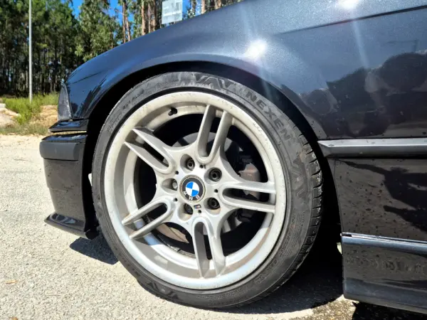 BMW 318 iS Coupé 7
