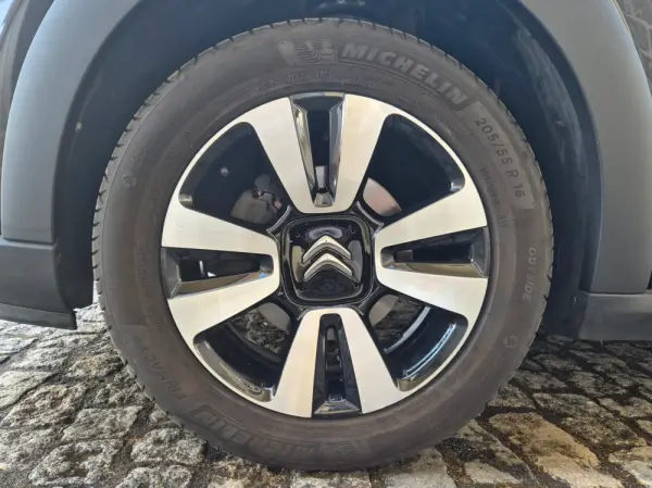 Citroen C3 1.2 PureTech Shine 9
