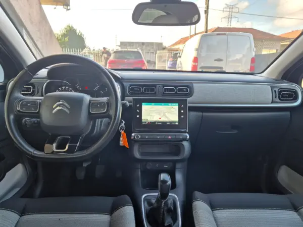 Citroen C3 1.2 PureTech Shine 19