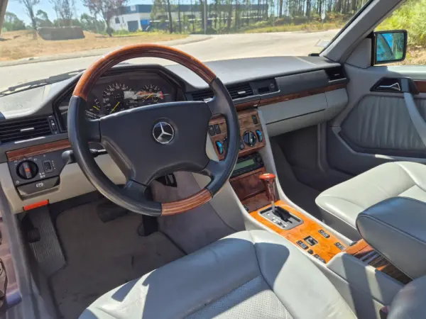 Mercedes-Benz W124 (1984-1997) 230 CE 22