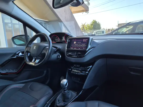 Peugeot 2008 1.6 BlueHDi GT Line 18
