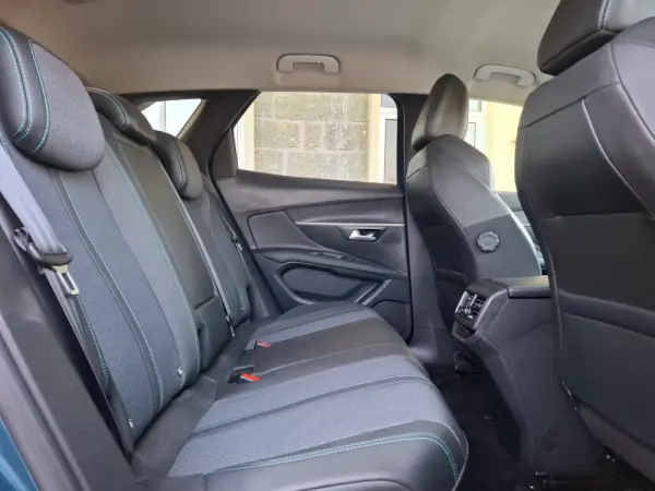 Peugeot 3008 1.5 BlueHDi Allure EAT8 12