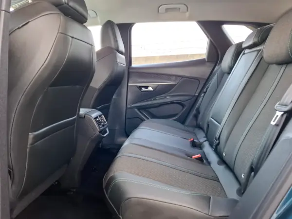 Peugeot 3008 1.5 BlueHDi Allure EAT8 16
