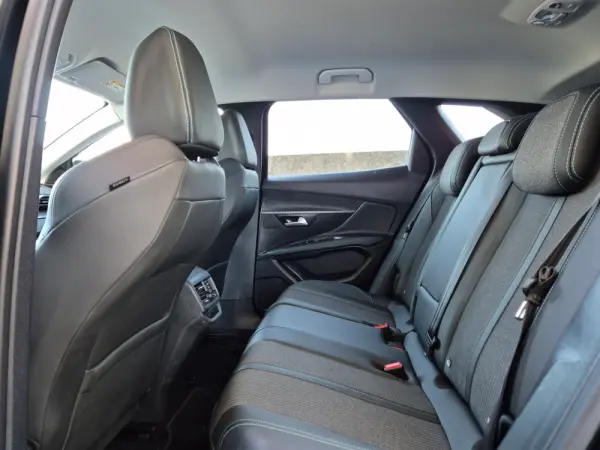 Peugeot 3008 1.5 BlueHDi Allure 14