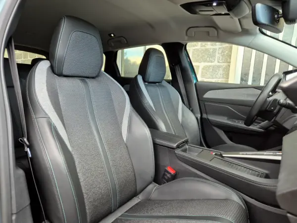 Peugeot 308 SW BlueHDi 130 EAT8 Allure 11