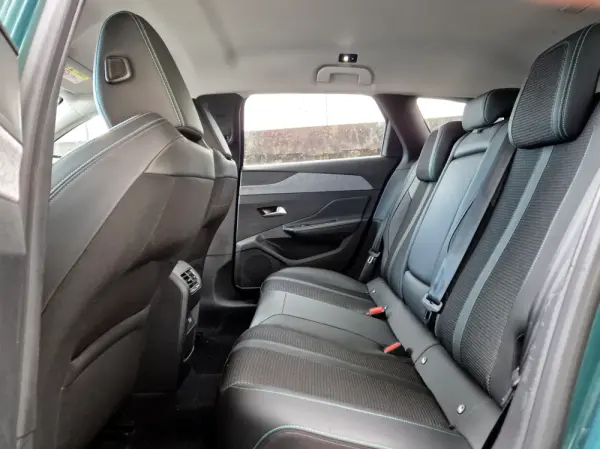 Peugeot 308 SW BlueHDi 130 EAT8 Allure 12