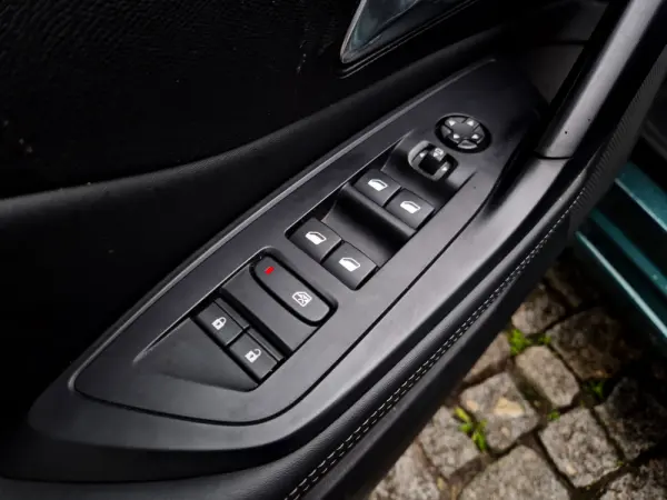 Peugeot 308 SW BlueHDi 130 EAT8 Allure 29